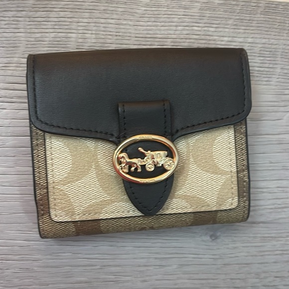 Coach New Small Wallet In Signature Canvas - Picture 8 of 10